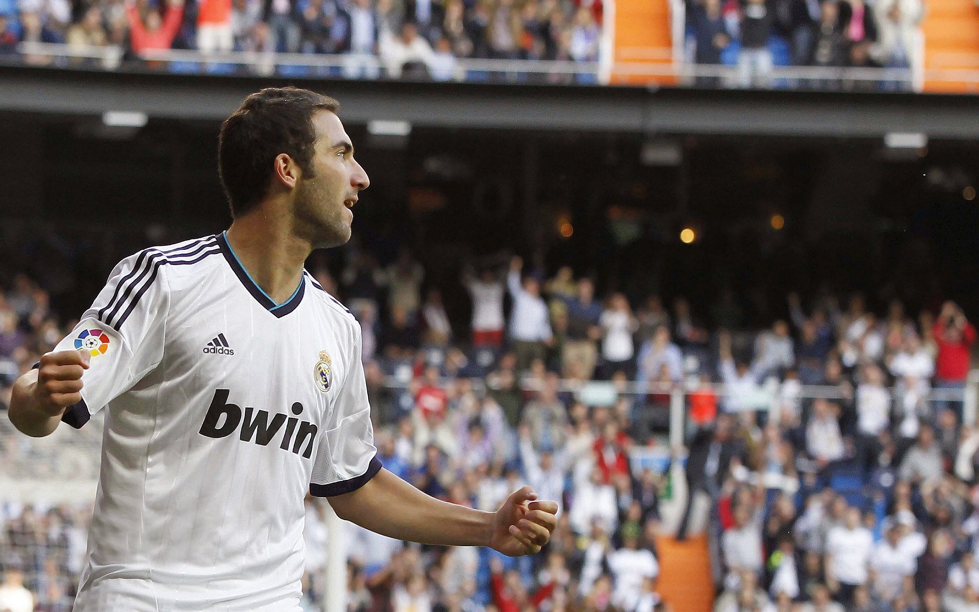 勒沃库森狂胜南非，巴斯托尼彻底打爆防线，当战术板上的手术刀切开钢铁防线