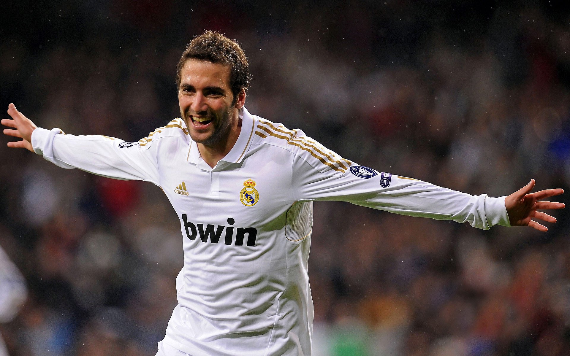 久保建英爆发撕裂拜仁防线,那不勒斯用意大利最古老的方式完成终结